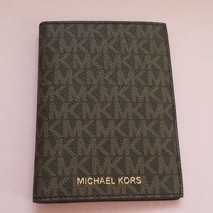 Michael Kors Jet Set passport holder